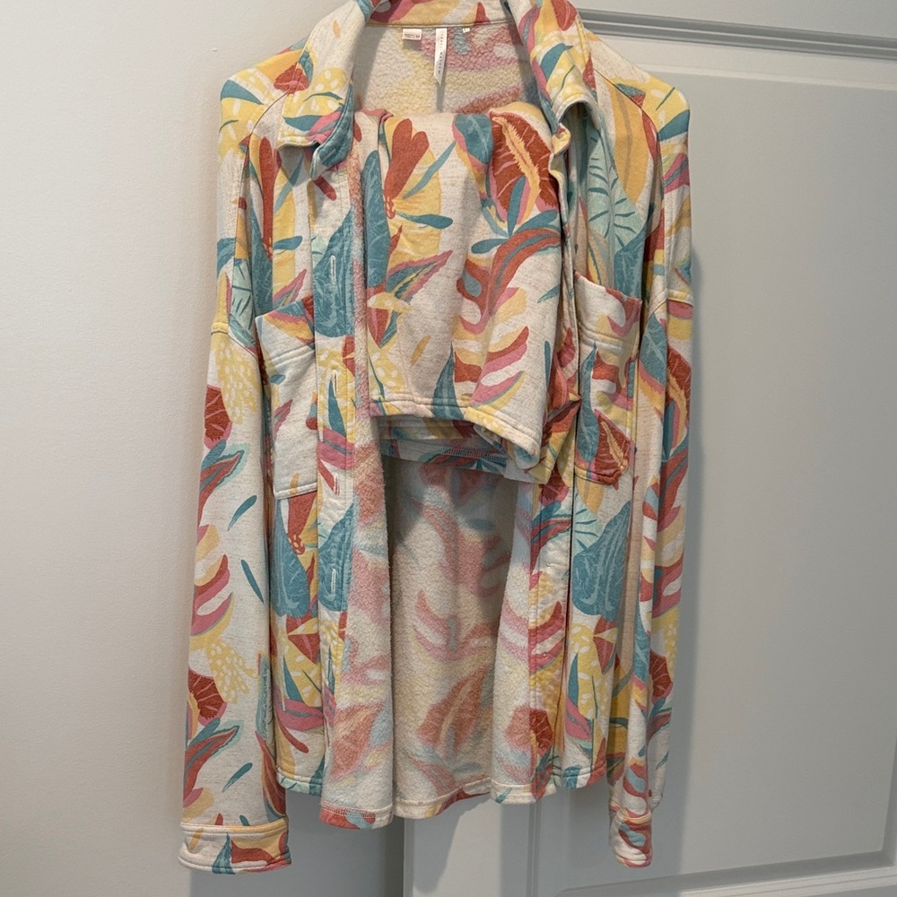 Travis Mathew Multicolor shorts and jacket combo